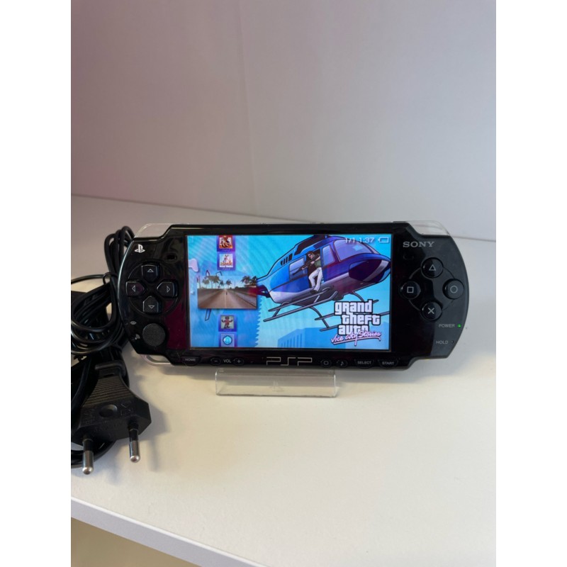 PSP SLIM 2003 sony playstation portable rankinė konsolė su 10 Žaidimų, su pakrovėju. NAUDOTA