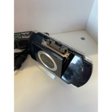 PSP SLIM 2003 sony playstation portable rankinė konsolė su 10 Žaidimų, su pakrovėju. NAUDOTA
