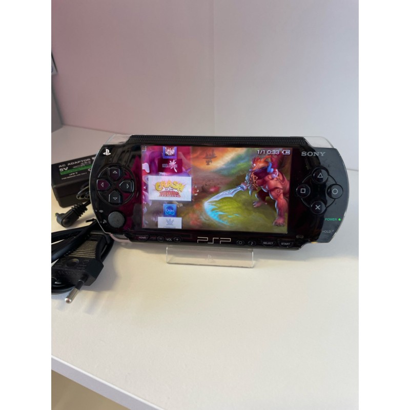 PSP1004 sony playstation portable rankinė konsolė su pakrovėju, atristas, su 10 zaidimu