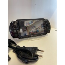 PSP1004 sony playstation portable rankinė konsolė su pakrovėju, atristas, su 10 zaidimu
