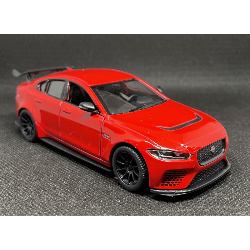 Jaguar XE SV Project 8, 1:38 mastelis (3 spalvos) Kinsmart Auto Modelis