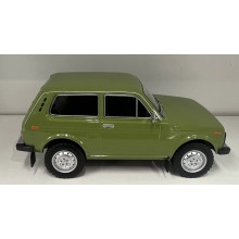 Lada Niva 1:18 MCG