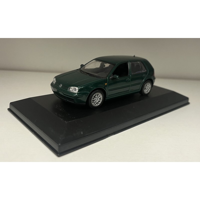 Volskwagen golf MK 4 1:43 Minichamps