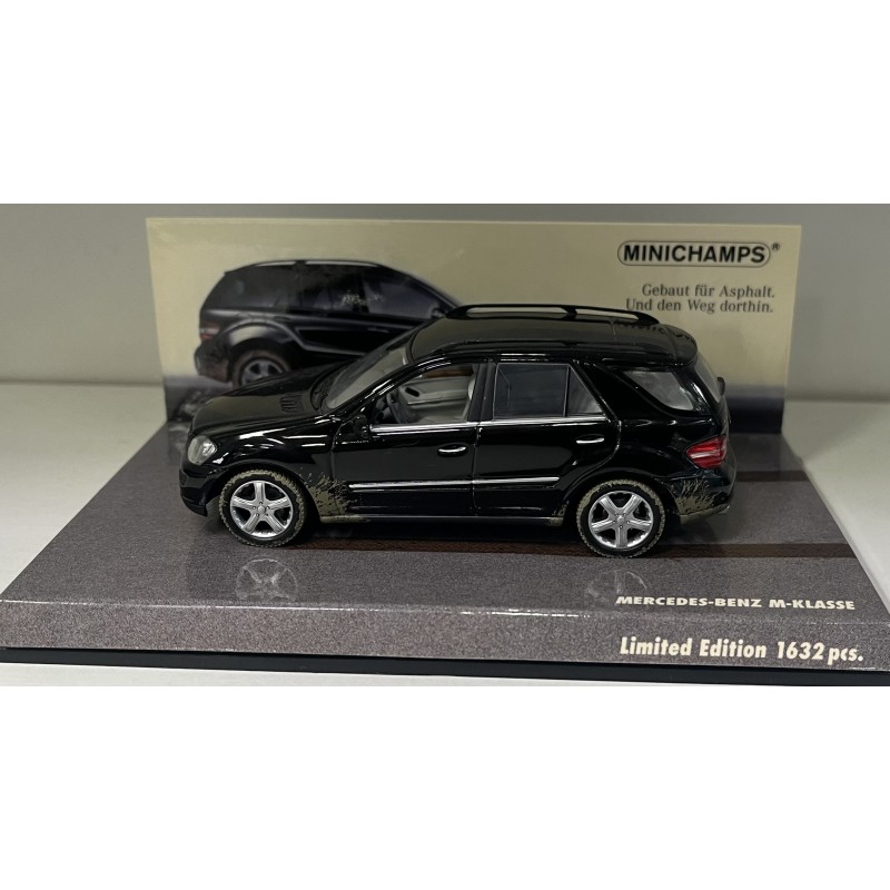 Mercedes-Benz ML 1:43 minichamps