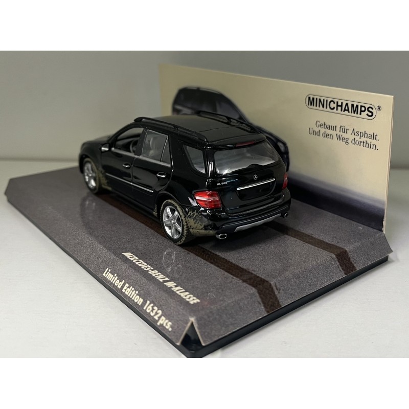 Mercedes-Benz ML 1:43 minichamps