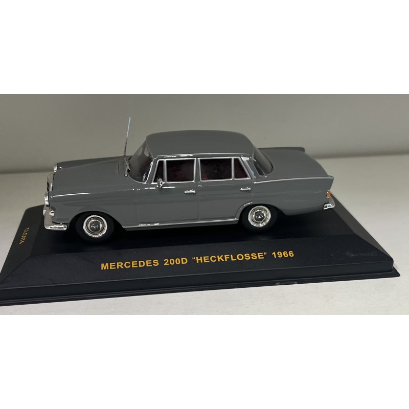 Mercedes-Benz 200 1:43 minichamps