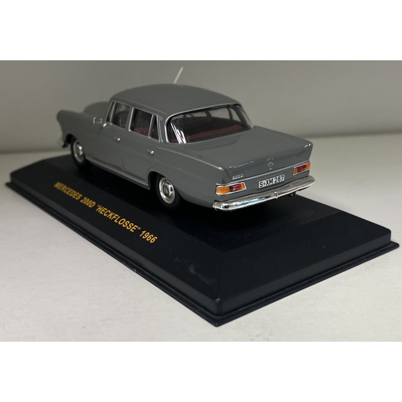 Mercedes-Benz 200 1:43 minichamps