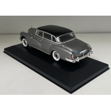 Mercedes-Benz 300D 1:43 RIO
