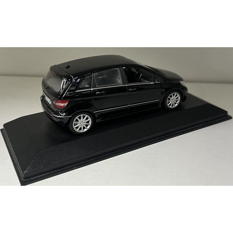 Mercedes-Benz B-klasse 1:43 Minichamps