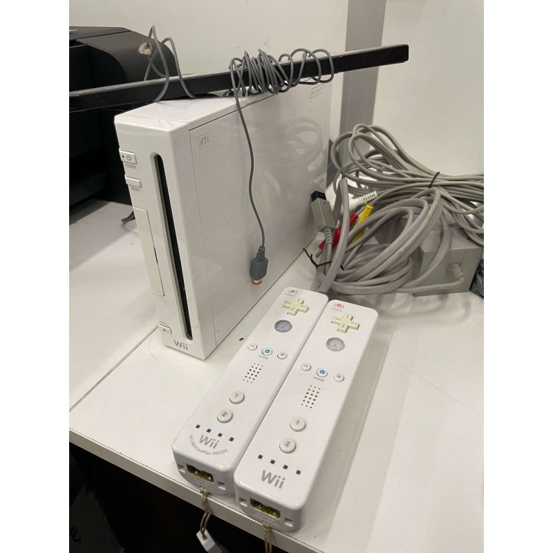 Nintendo Wii konsolė (RVL-001(EUR)) + kamera + 2 pulteliai + laidai NAUDOTA